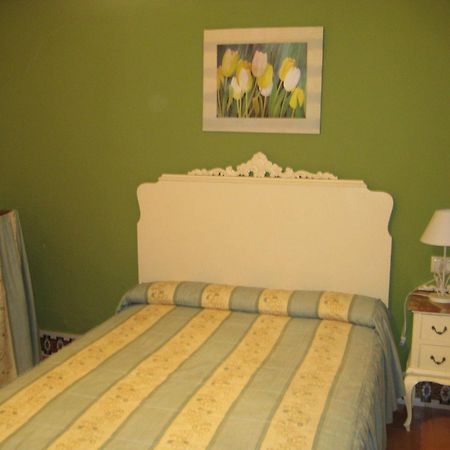 Pension Bienvenido Sevilla Bagian luar foto