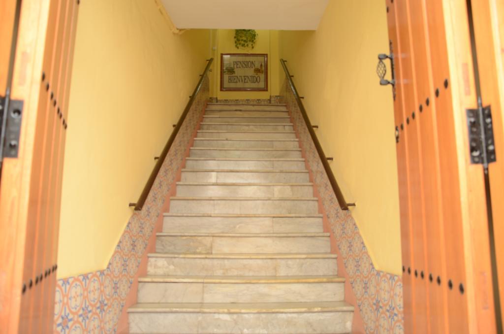 Pension Bienvenido Sevilla Bagian luar foto