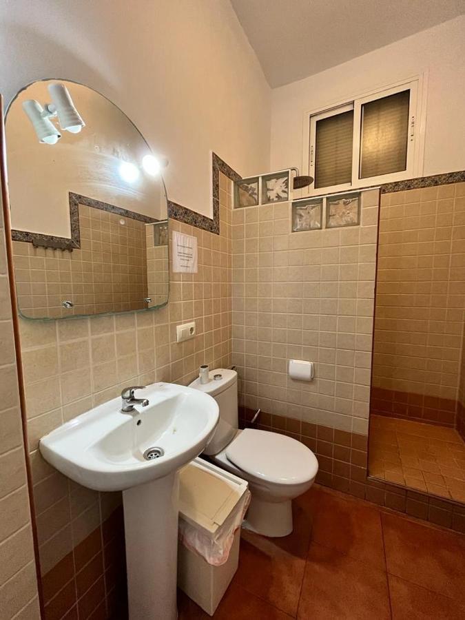 Pension Bienvenido Sevilla Bagian luar foto