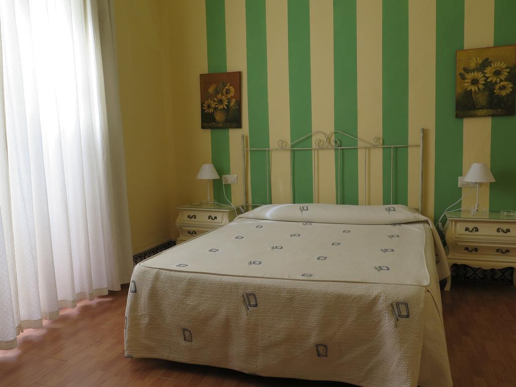 Pension Bienvenido Sevilla Bagian luar foto
