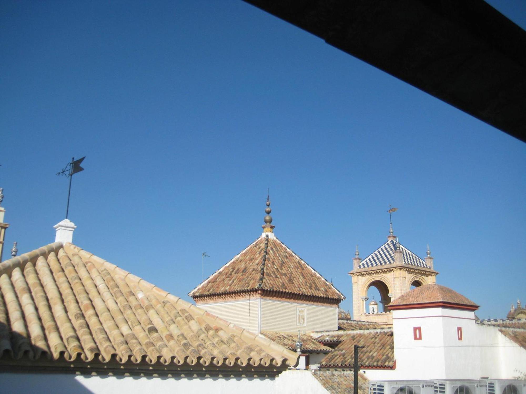 Pension Bienvenido Sevilla Bagian luar foto