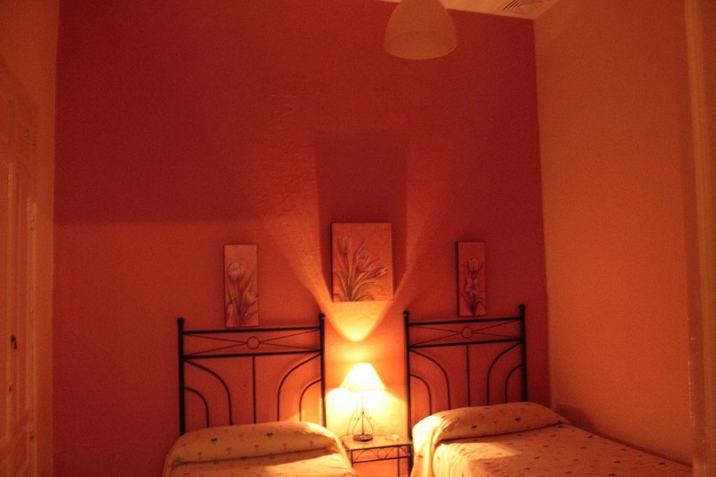 Pension Bienvenido Sevilla Bagian luar foto