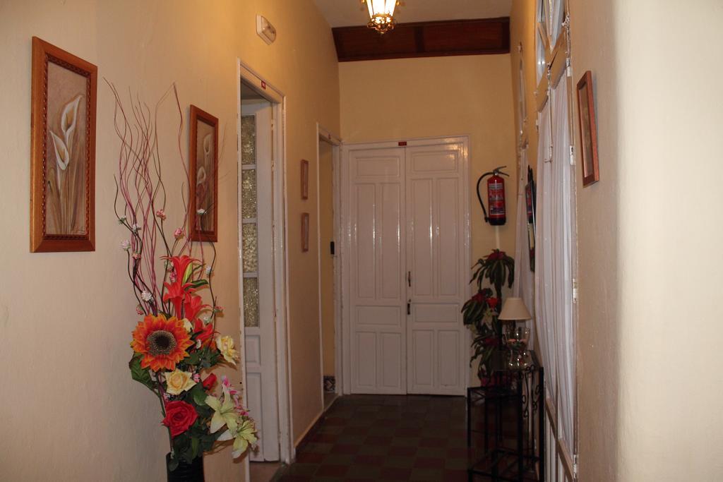 Pension Bienvenido Sevilla Bagian luar foto