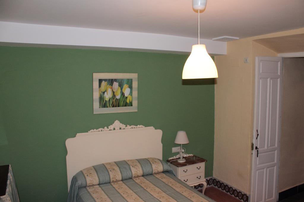 Pension Bienvenido Sevilla Bagian luar foto
